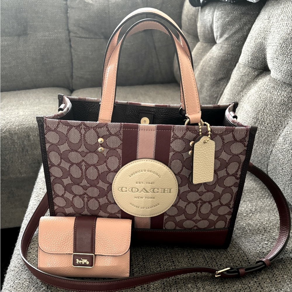 Beautiful Coach purse and wallet. Only used one time